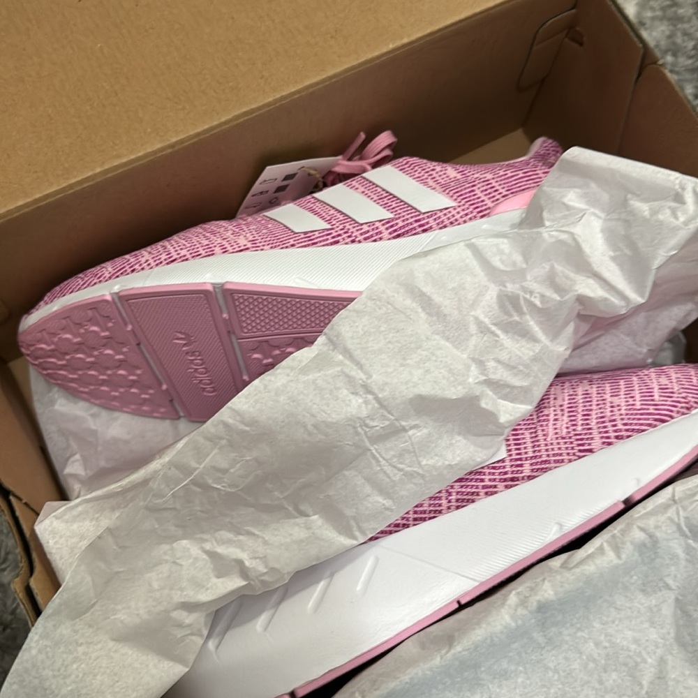 Adidas Swift Run 22J